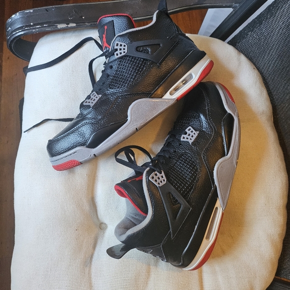 Nike Air Jordan 4 /4s retro Bred2024